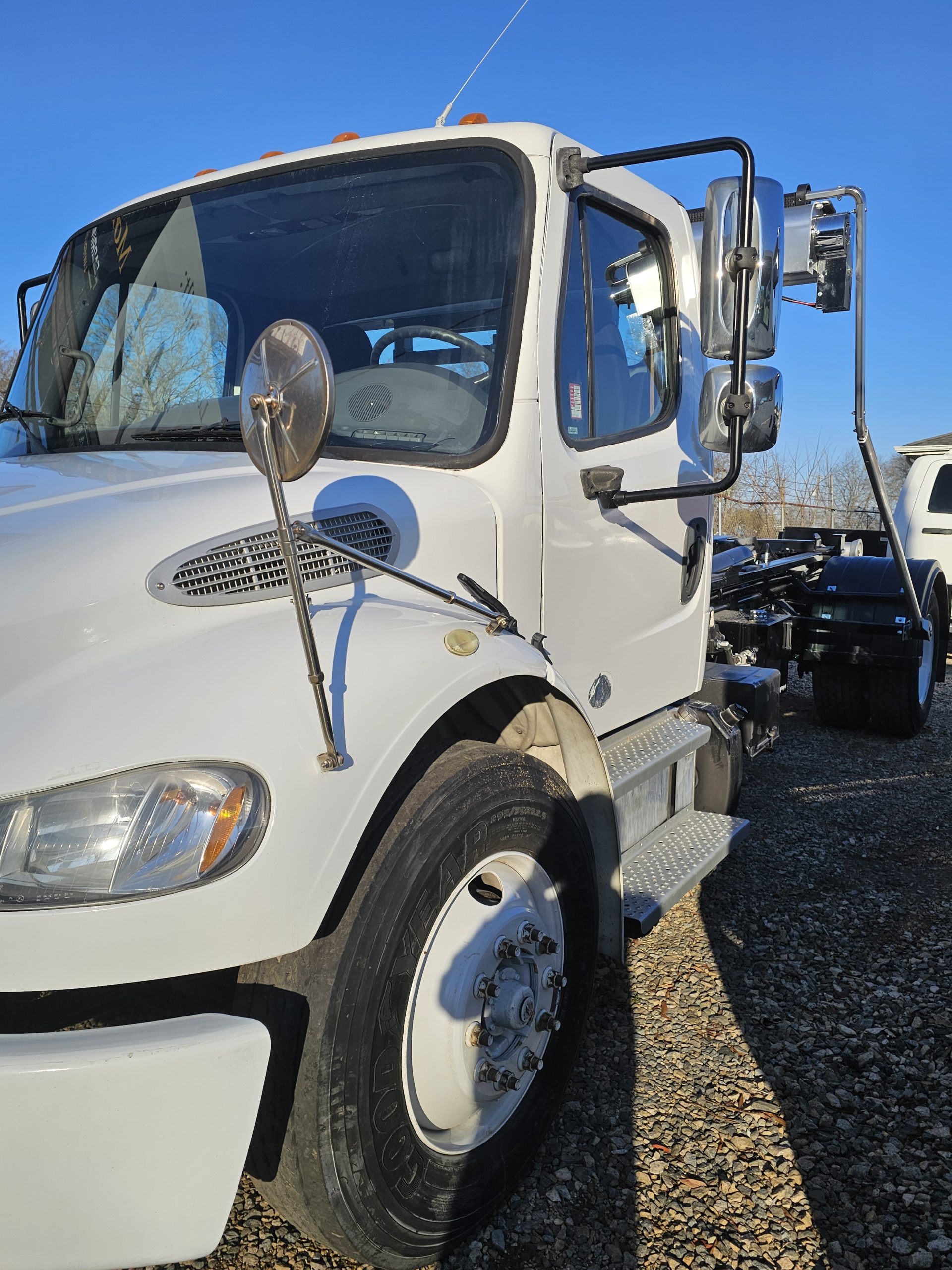 2017 FREIGHTLINER M2 2017 FREIGHTLINER M2 - image 3 of 6